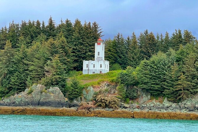Juneau Lighthouse Tours - Whale watching & Lighthouse Combo - Brotherhood Bridge Viewpoint and the Mendenhall Glacier Finish