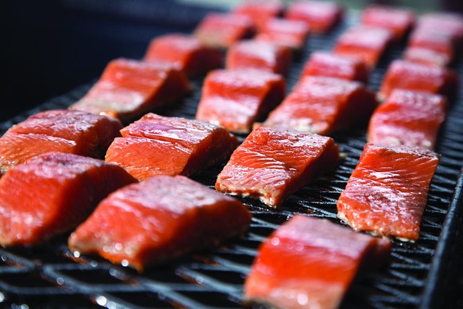Juneau Whale Watching and Salmon Bake - Your naturalist on board: what the best crews do differently