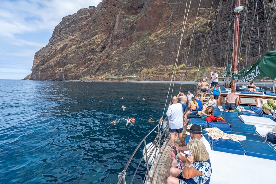 Madeira : Whales and Dolphins wooden boat excursion - Quick hits