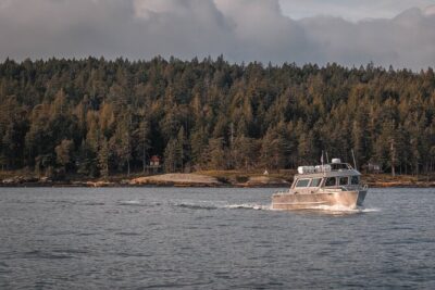 Nanaimo Whale Watching in a Semi-Covered Boat - Semi-covered comfort: what the Kula setup means for you