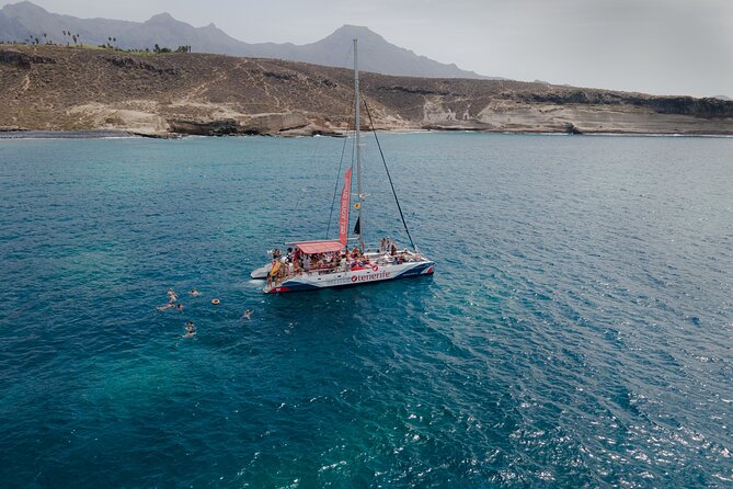 Watching and Listening Whales visiting Los Gigantes&Masca. Food&drinks included - From Costa Adeje to Los Gigantes: spotting dolphins and whales