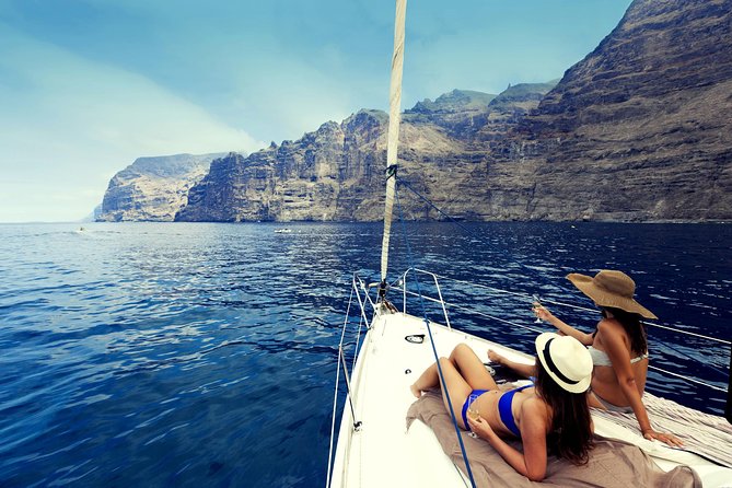 Whales & Dolphins watching in exclusive sailboat - On board: small numbers, a real crew vibe, and comfort
