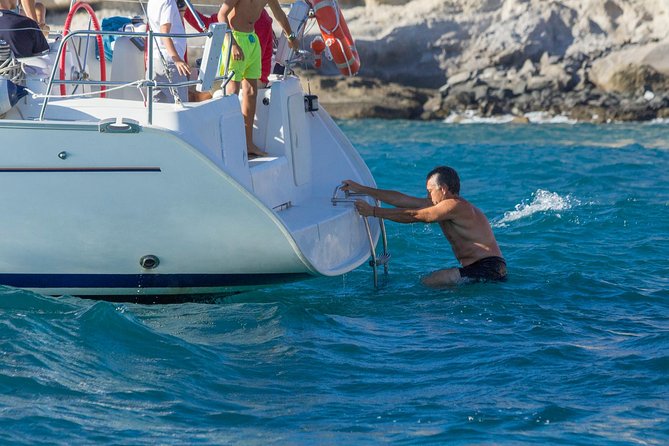 Whales & Dolphins watching in exclusive sailboat - When the sea gets choppy: how to make it through comfortably